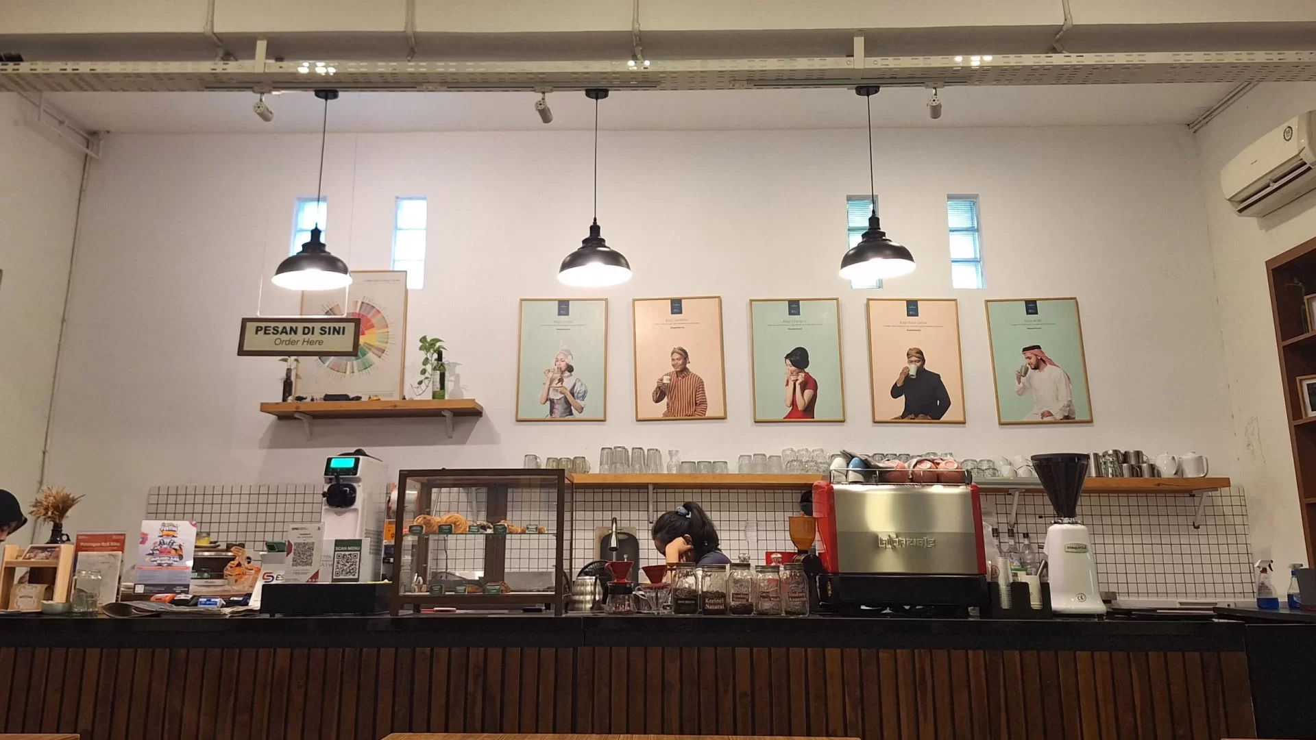 Gambar 1. Sebuah kafe di Area Kota Lama Semarang (Aput, 2025)