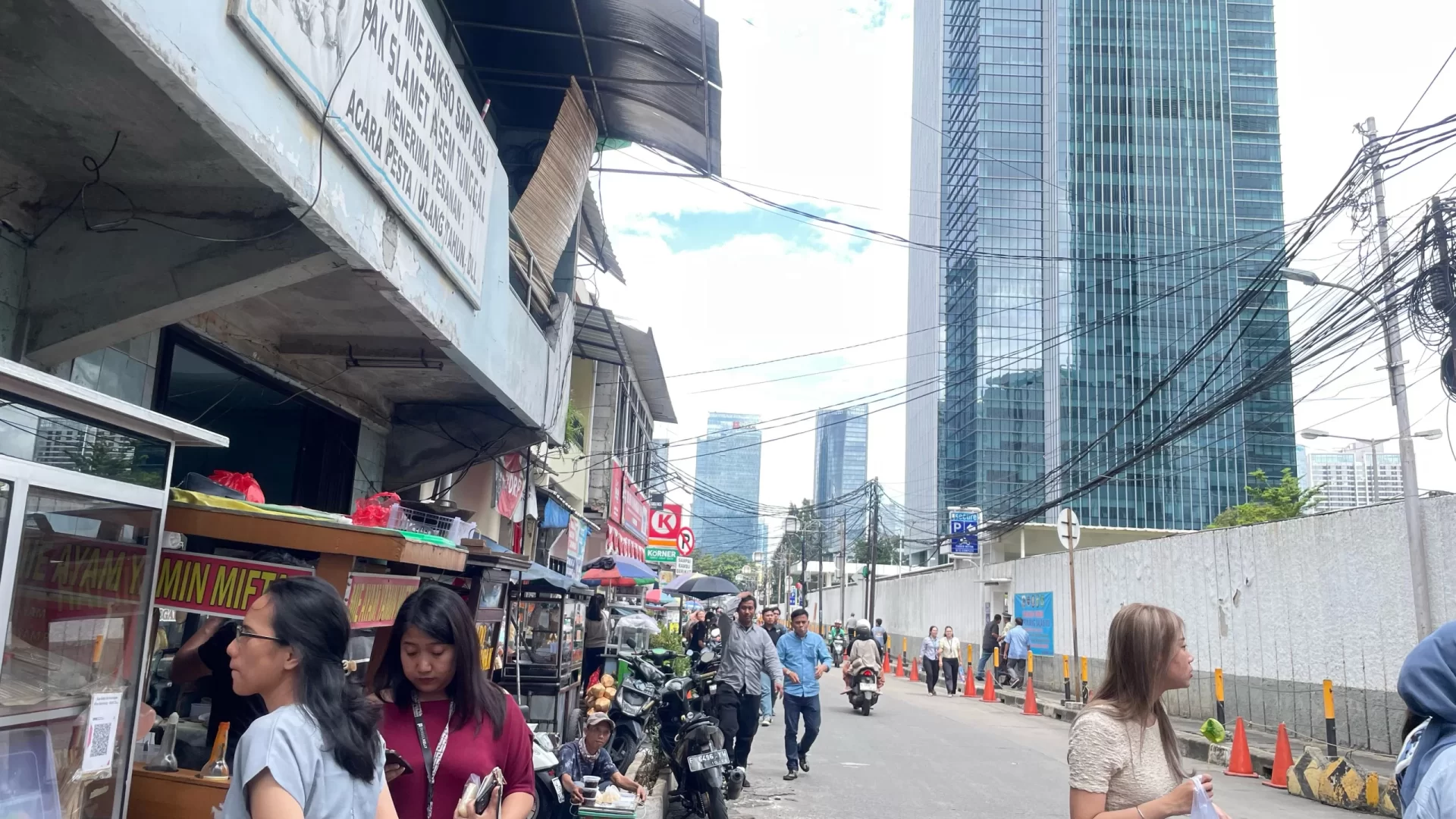 Makan Siang Sudirman (Penulis, 2025)